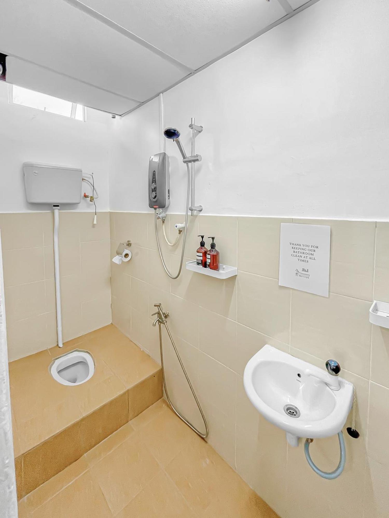 Homestay: 3-bedroom Business With Fast Food Proximity *