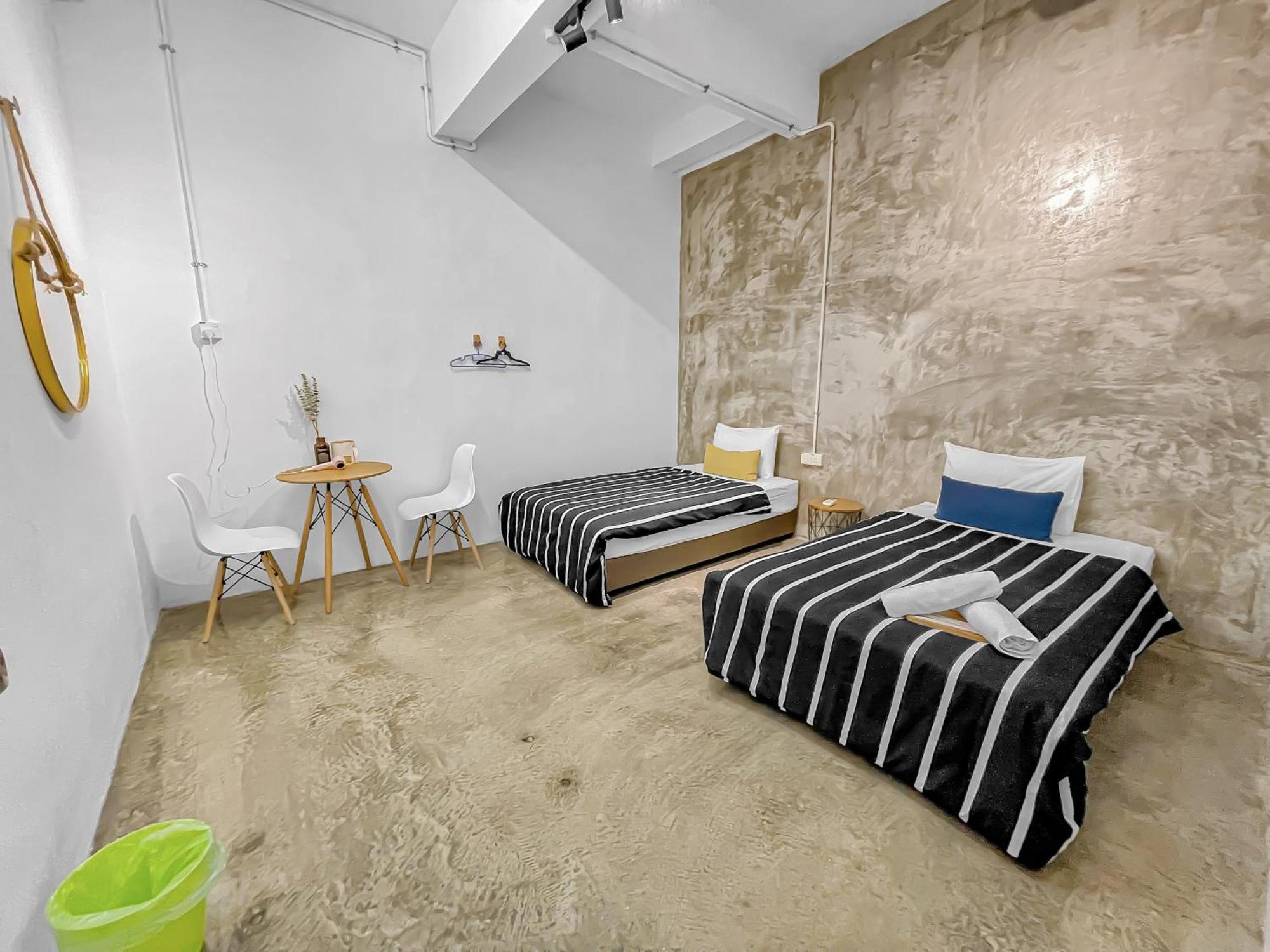 Homestay: 3-bedroom Business With Fast Food Proximity Yong Peng